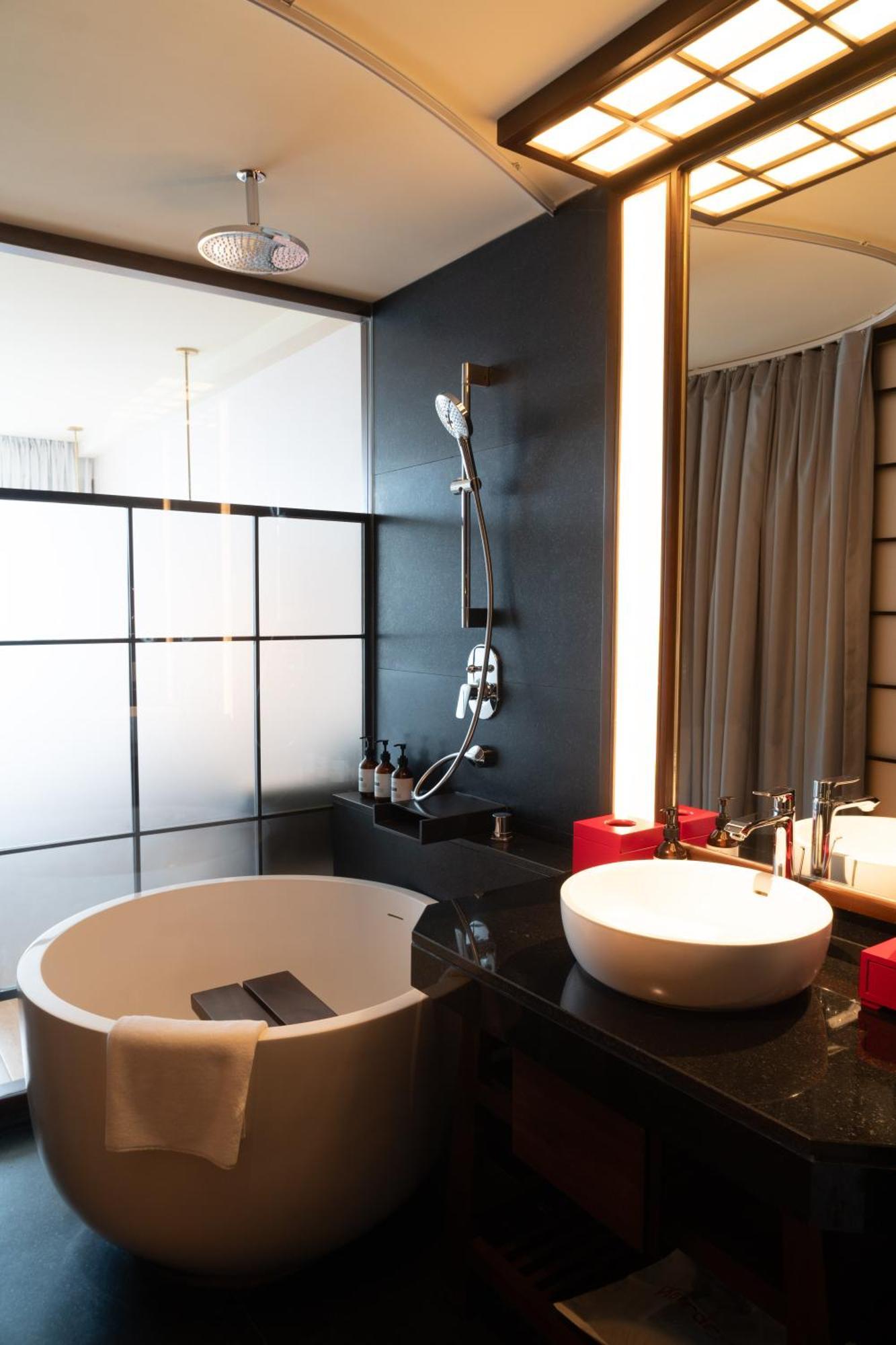 Suzu Saigon - A Boutique Khách sạn 4*